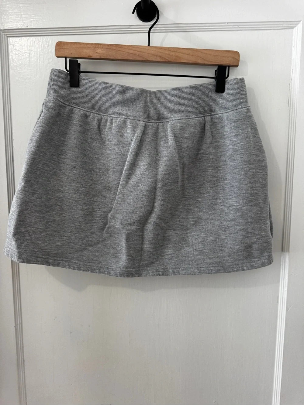 ALO Yoga Heather Gray Knit Mini Skirt with Pockets